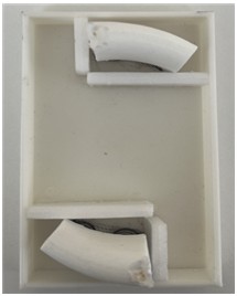 그림 14(b). 돌기가 결합 된 스프링 보호부.jpg