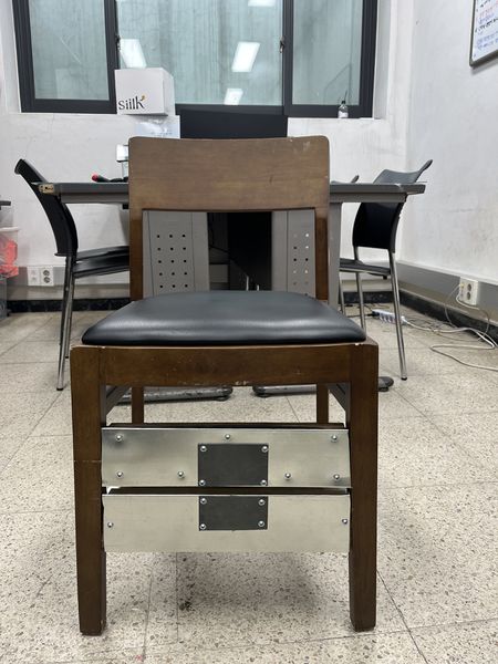 파일:의자 최종본(철판 부착).jpg